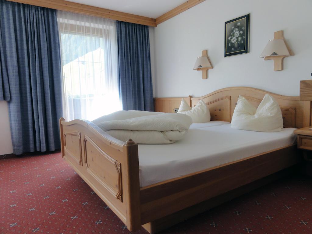 Gaestehaus Alpenland Тукс Номер фото
