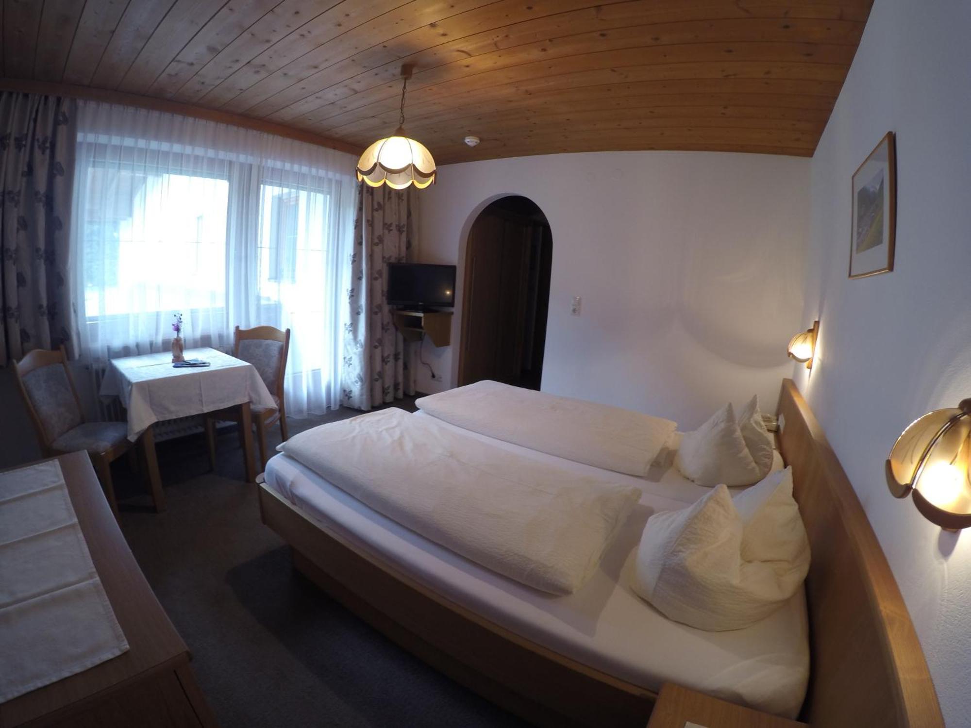 Gaestehaus Alpenland Тукс Номер фото