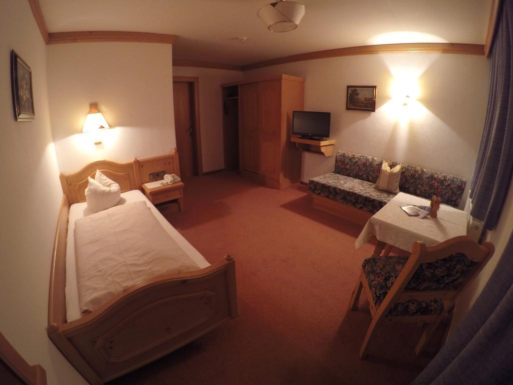 Gaestehaus Alpenland Тукс Екстер'єр фото